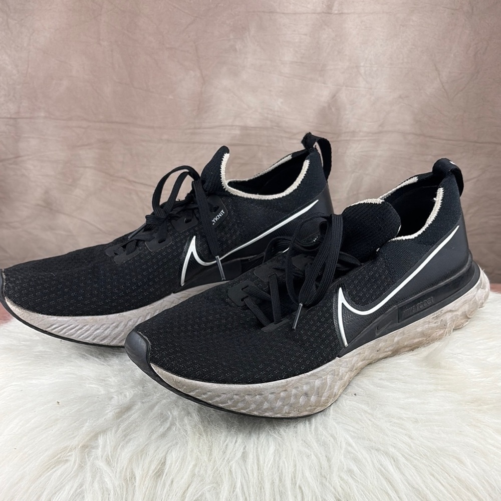 Nike Black and White infinity react Sneakers
